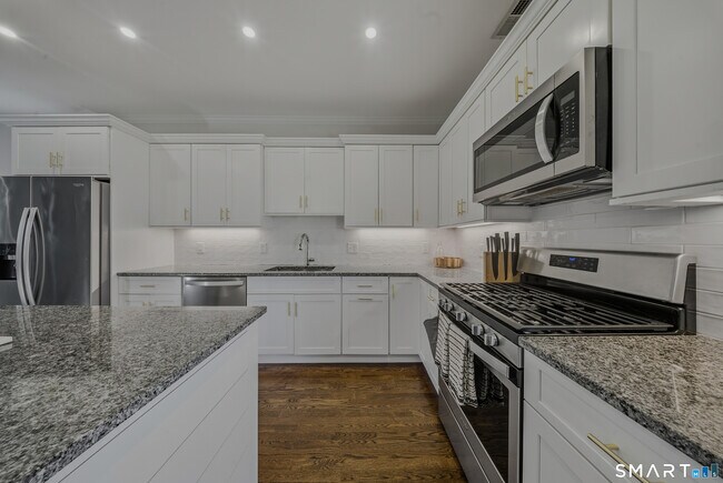 Building Photo - 145 Brentwood Ave