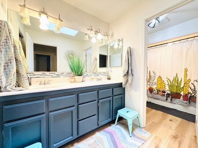 Building Photo - BEAUTIFUL 5 BED/3 BATH HOME IN THE HIDDEN HILLS SUBDIVISION