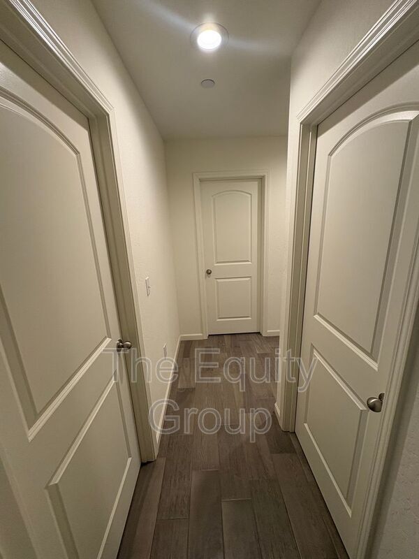 Building Photo - 1946 E School Ave