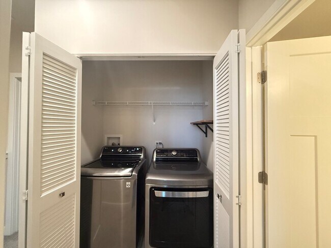 Building Photo - 772 Weller Dr
