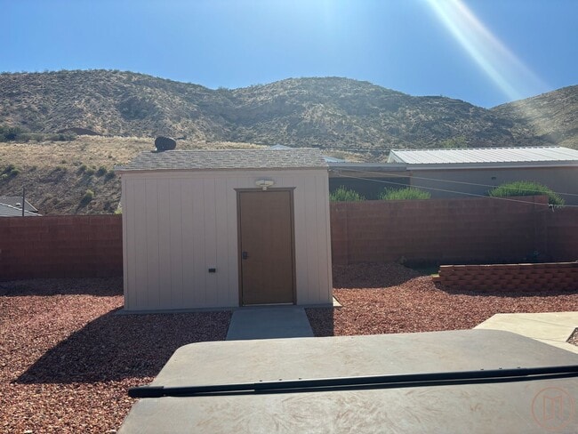Building Photo - Beautiful home in La Verkin with all the v...
