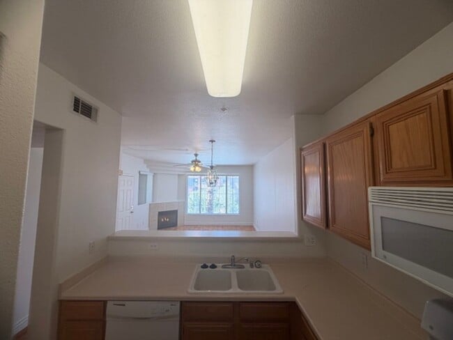 Building Photo - GUARD GATED TOP FLOOR PRIVATE 1 BED CONDO FEATURING A DETACHED 1 CAR GARAGE