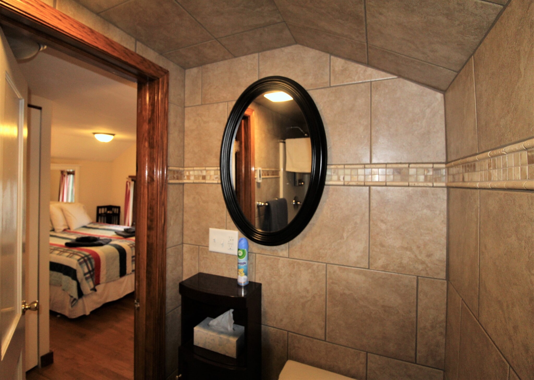 Ensuite bathroom - 237 Lake Shore Dr S