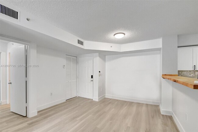 Building Photo - 7808 Sonoma Springs Cir