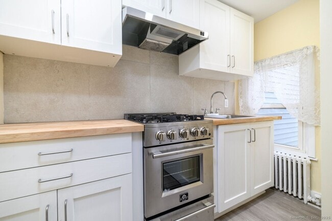 Building Photo - 75 Soundview Ave