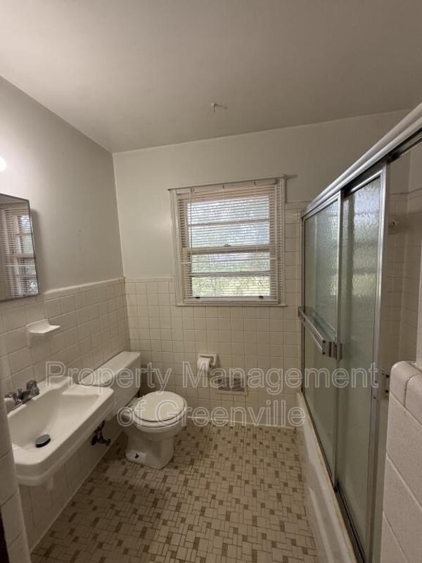 Building Photo - 9 Eisenhower Dr