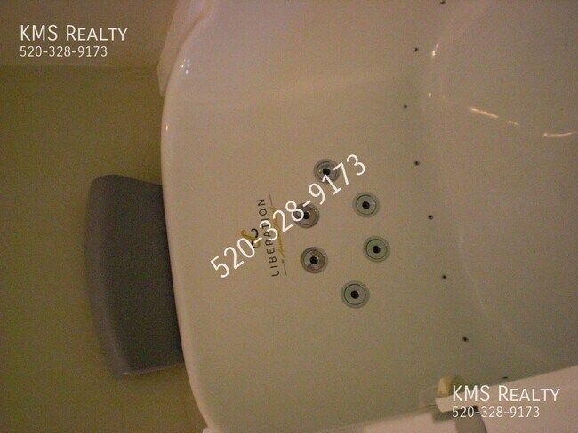 Building Photo - 14013 E Voss St