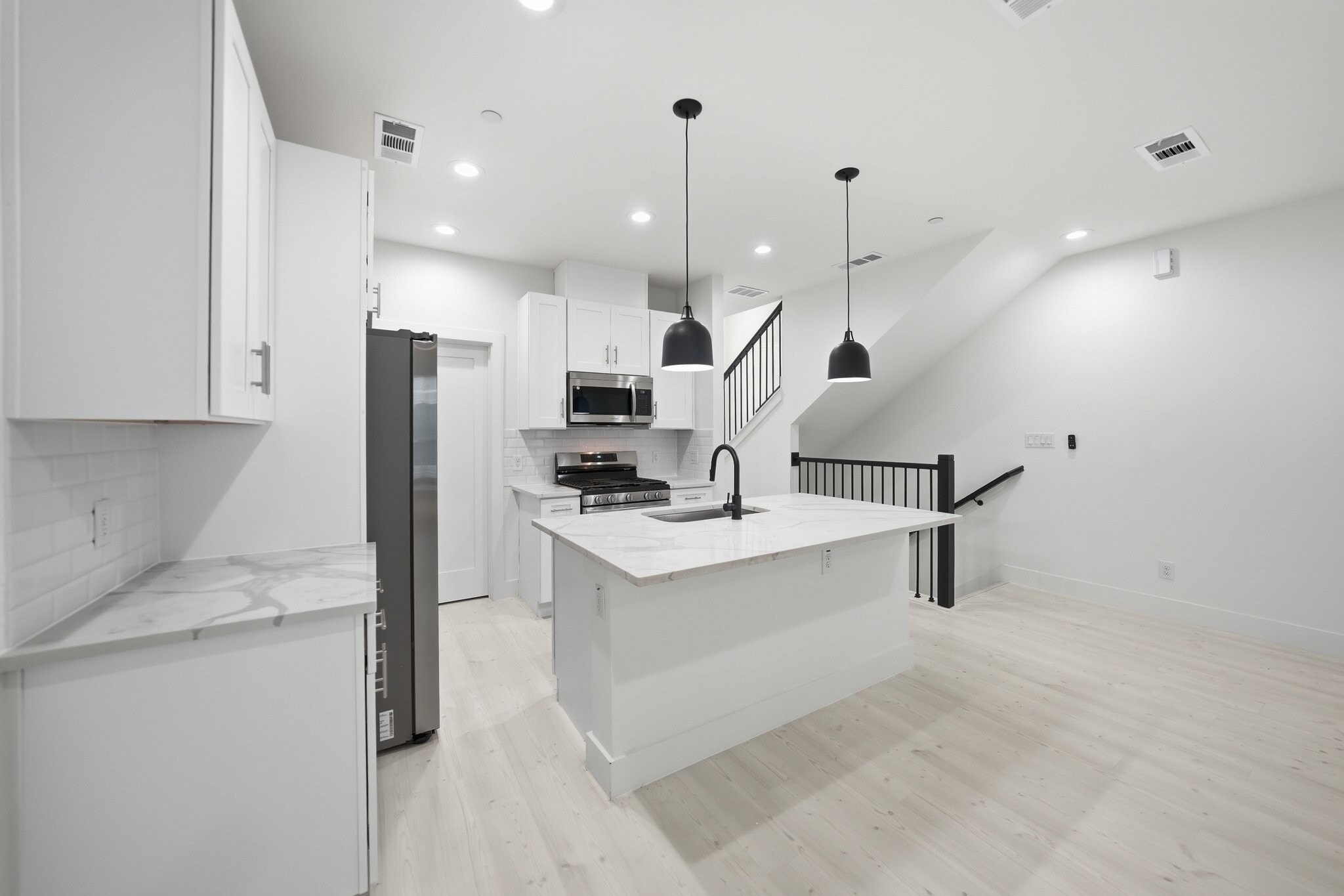 Building Photo - 7207 Mohawk Dr