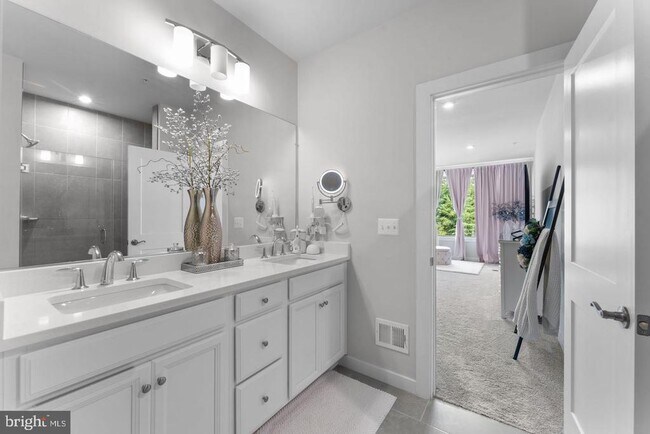 Building Photo - 43785 Transit Sq