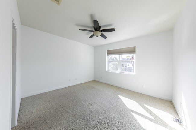 Building Photo - 22823 Roberts Run Ln