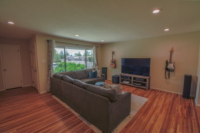 Building Photo - 9501 Arvilla Ave NE
