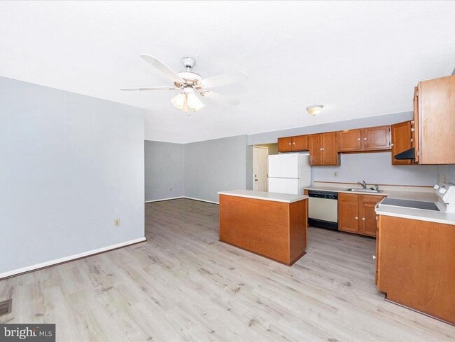 Building Photo - 408 Willow Hill Pl