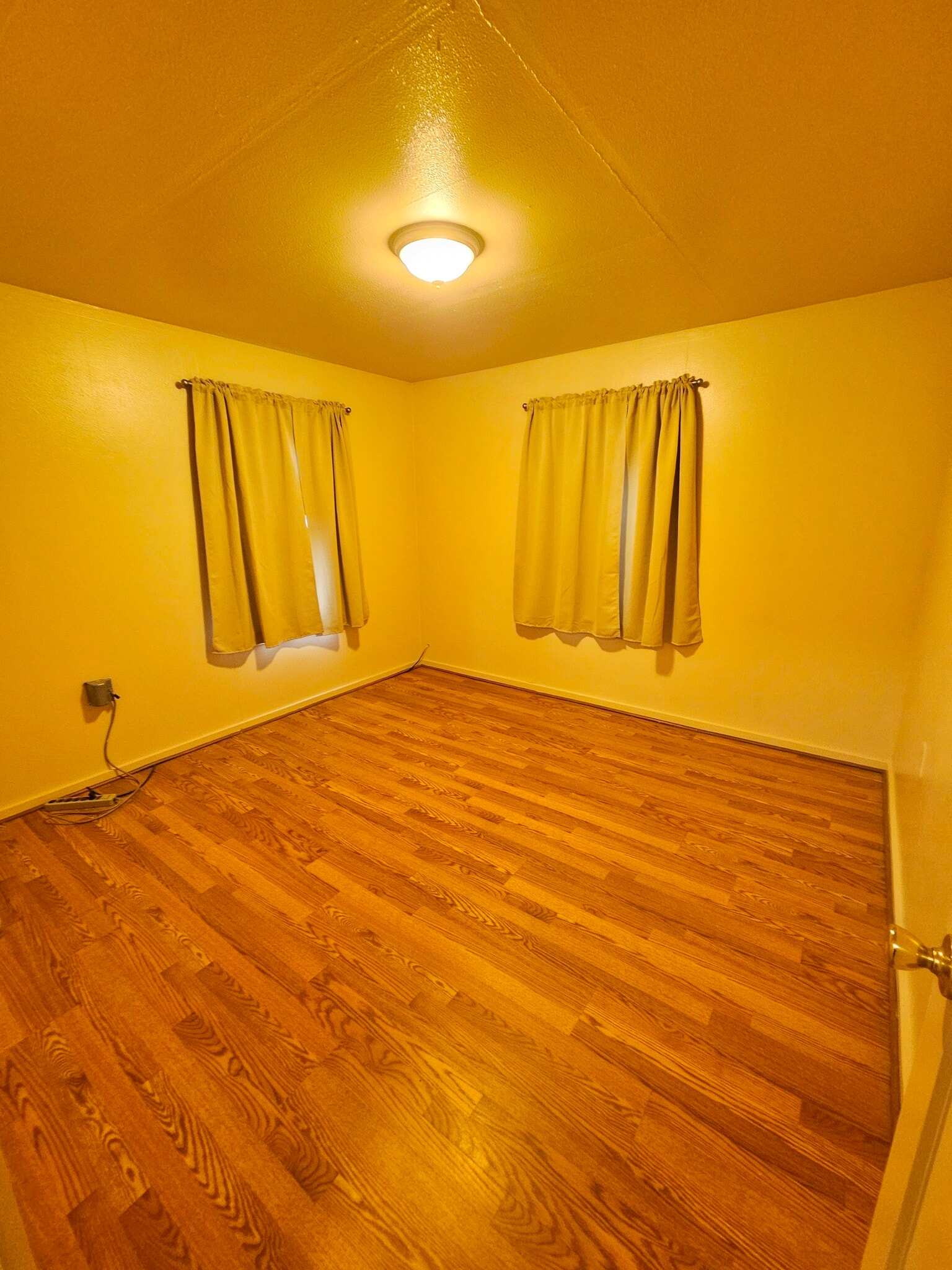 Building Photo - 513 5th St