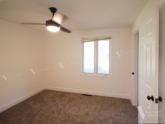 Building Photo - Beautifully Renovated 3-Bedroom Rental in South Springfield with Contemporary Finishes