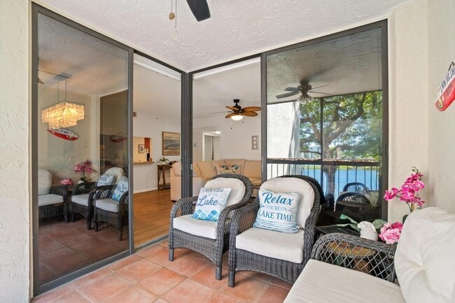Building Photo - 950 Lavers Cir