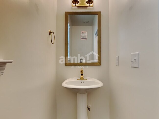 Building Photo - 203 McBee Pl