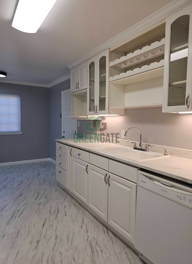 Building Photo - Rent Reduced! 3 Bedroom, 1 Bathroom Home W...