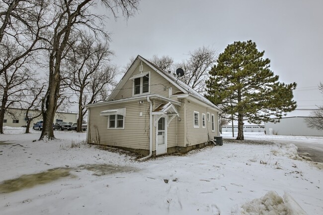 Building Photo - 3100 N 35th St