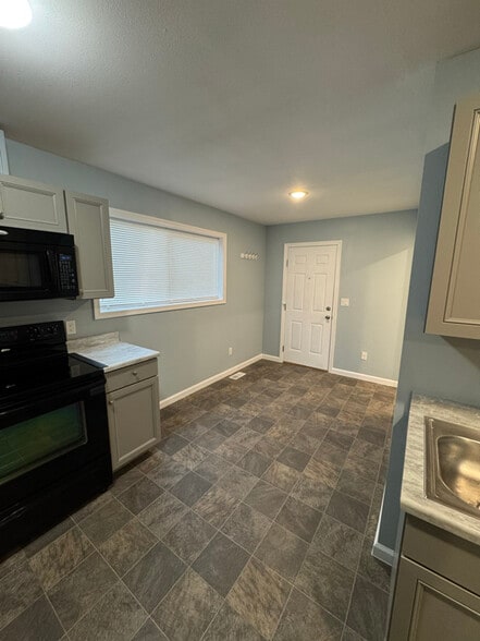 Building Photo - 1838 Phillips Ave