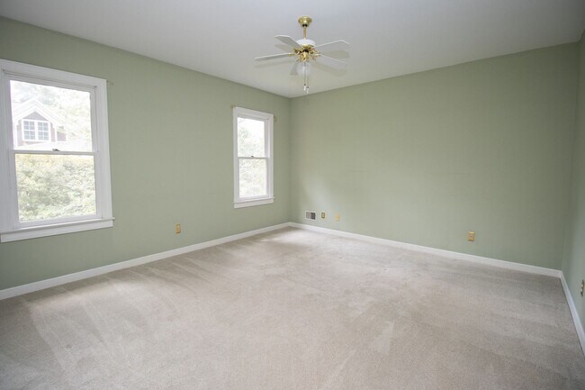 Building Photo - 2220 Montclair Dr