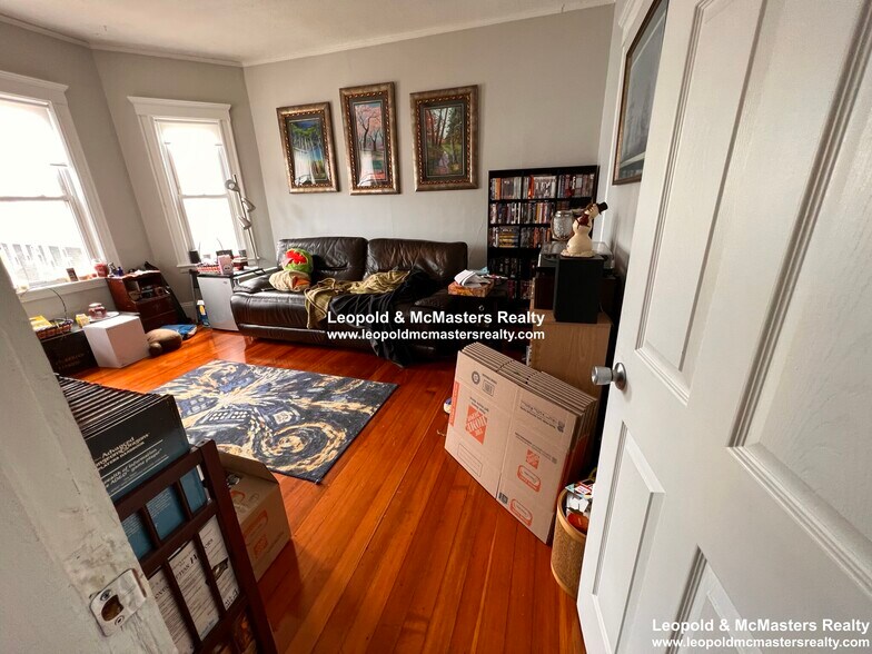 Building Photo - 21 Roseclair St