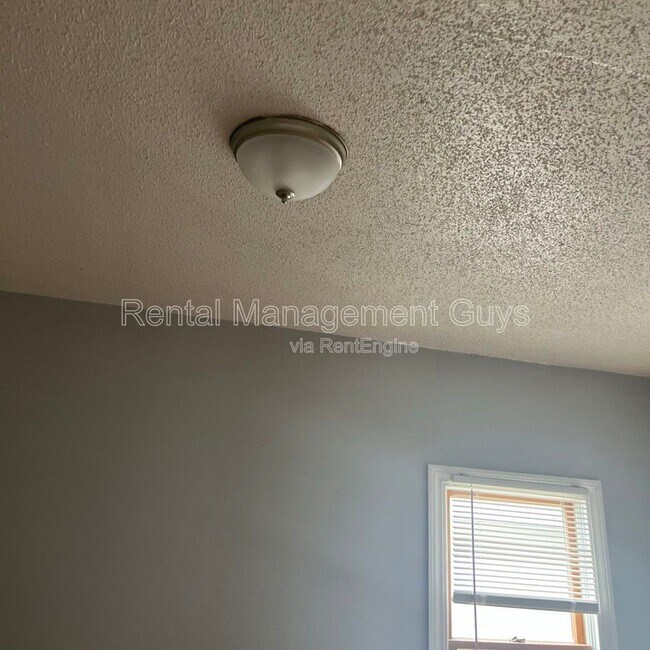 Building Photo - 2110 Fremont Ave N