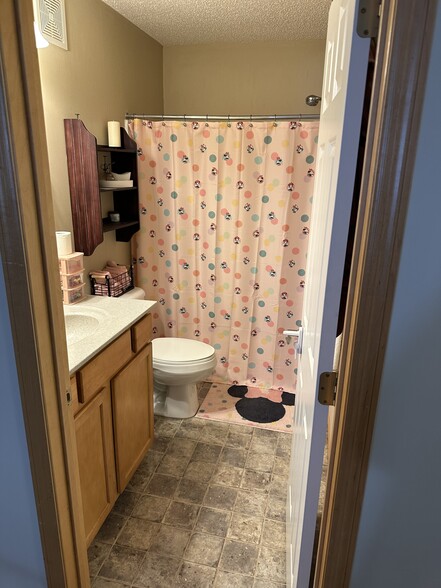 Full Bath - 10981 Fergus St NE