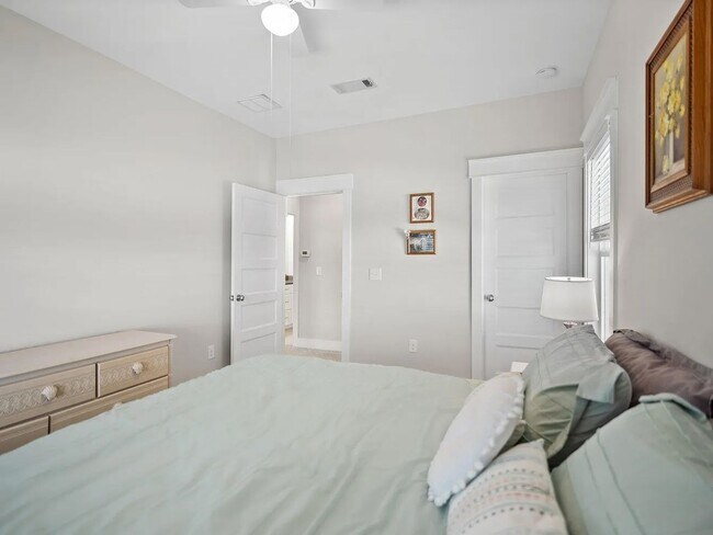 Building Photo - Gorgeous newer 2-Story, 4 bedroom Home in ...