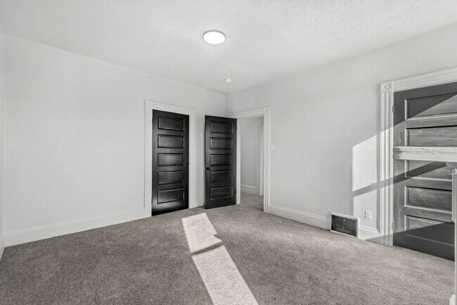 Building Photo - Stunning 3 bedroom home in Carrick available August 1!