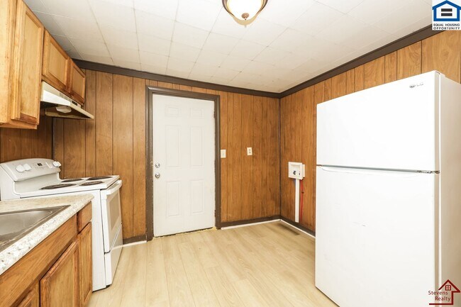 Building Photo - 1002 33rd Ave N