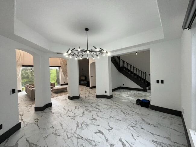 Building Photo - 8131 Vineland Oaks Blvd