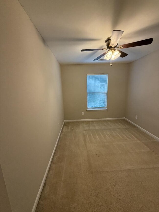 Building Photo - 827 Bibury Ct