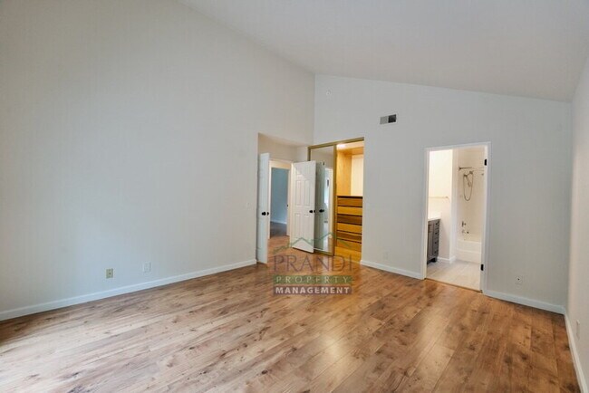 Building Photo - 9 Quince Ct