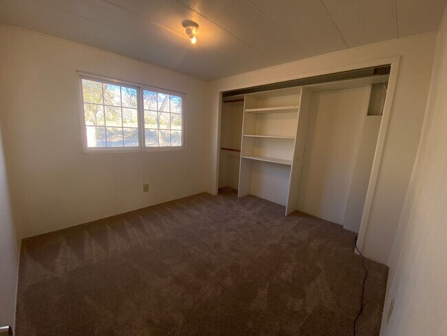 Building Photo - 2/1 Home in Wellington!