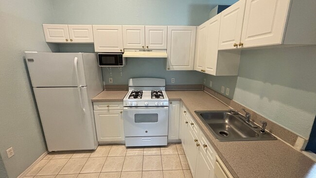 Building Photo - Two Bedroom, One Bath in Orlando - Priced ...