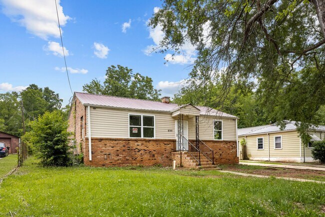Building Photo - Charming 3 Bedroom, 2 Bathroom house