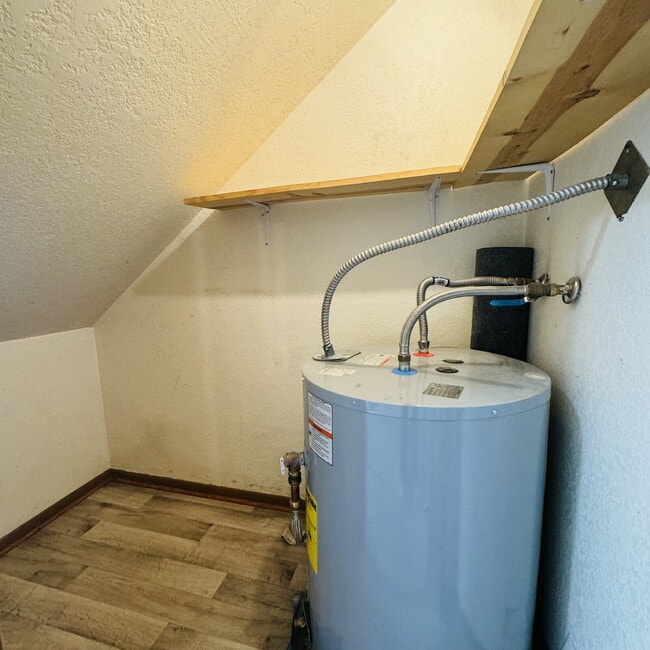 Building Photo - Modern Comfort Awaits: Spacious 2-Bedroom | 2.5-Bathroom Haven with Granite Elegance in Nederland...