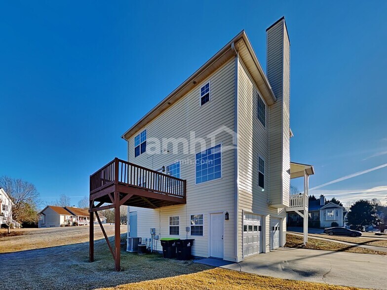 Building Photo - 750 Brooks Rd