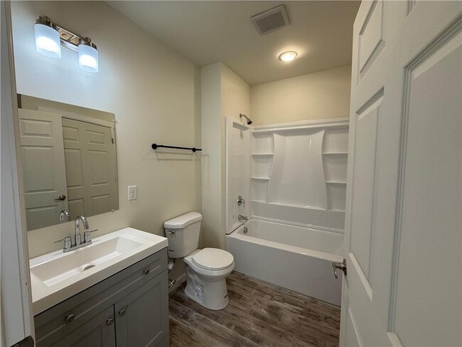 Building Photo - 327 Pine St