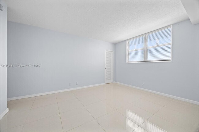 Building Photo - 3000 S Ocean Dr