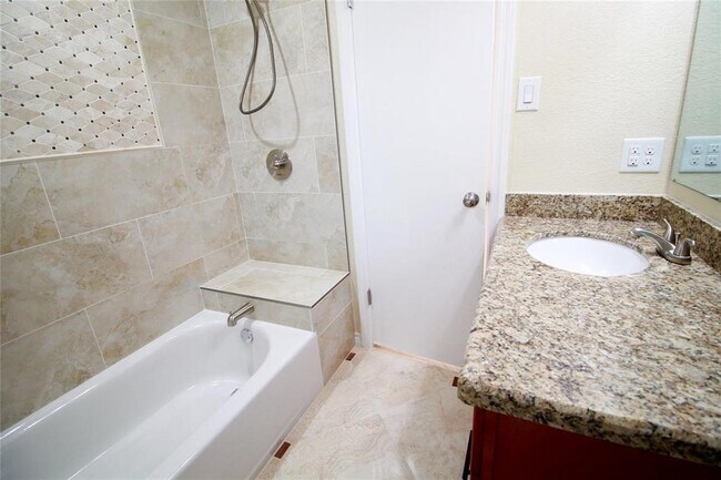 Building Photo - 4523 Donalbain Dr