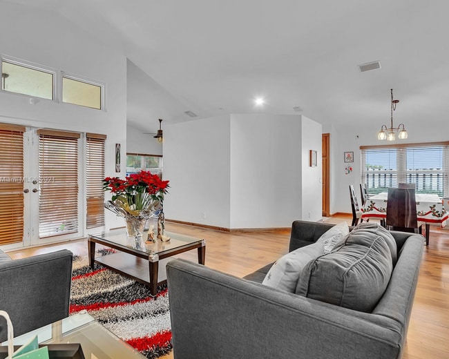 Building Photo - 204 Cameron Dr