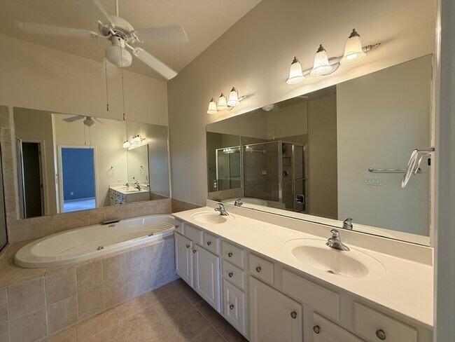 Building Photo - 1705 Waters Edge Trail