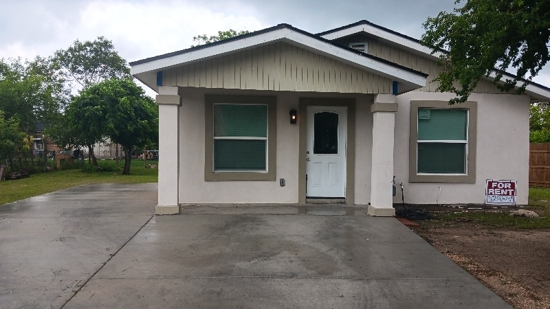 Primary Photo - 103 Manzano St