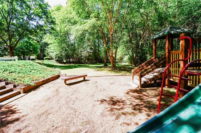 Building Photo - 2680 Hampton Park Dr