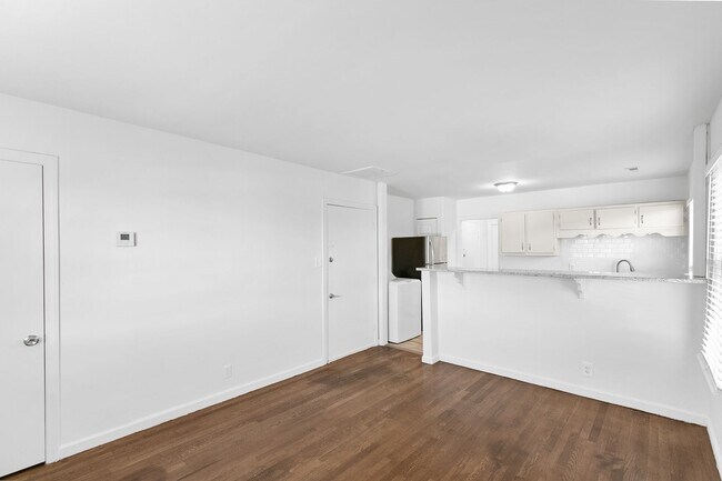 Building Photo - Gean Rise - 1 Bedroom / 1 Bathroom with Balcony/Porch