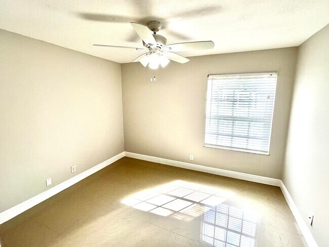 Building Photo - 1112 Wild Cherry Ln