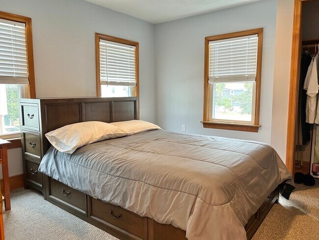 Building Photo - 13 Princeton St