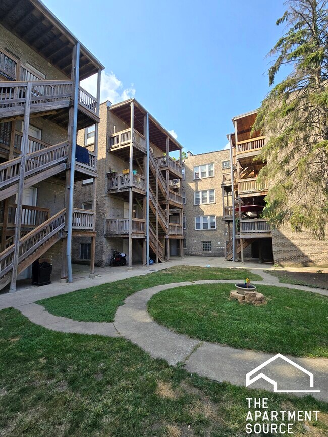 Building Photo - 3747 W Sunnyside Ave
