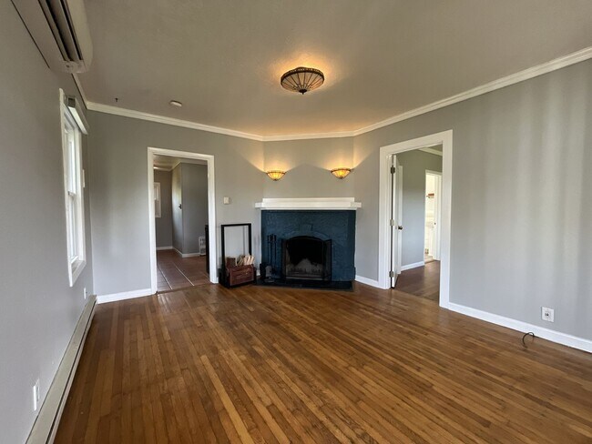 Building Photo - Charming St. Johns Bungalow with Fireplace, Bonus Space & Large Backyard